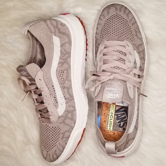 *NEW* VANS UA UltraRange VR3 - Picture 4 of 15